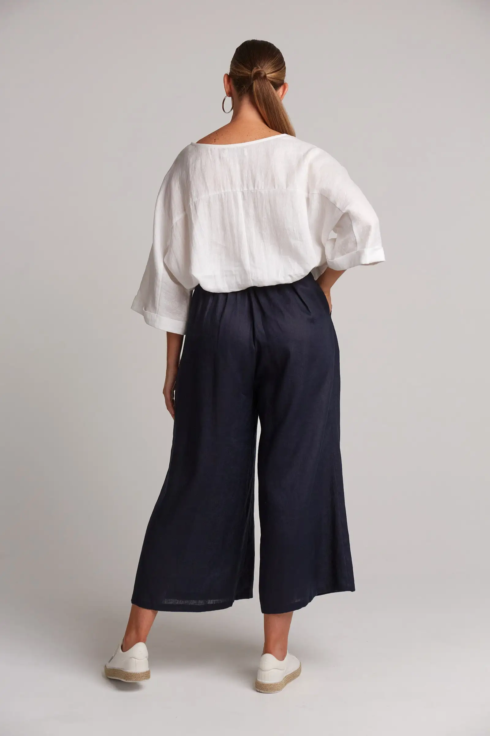 Studio Crop Linen Pant - Navy