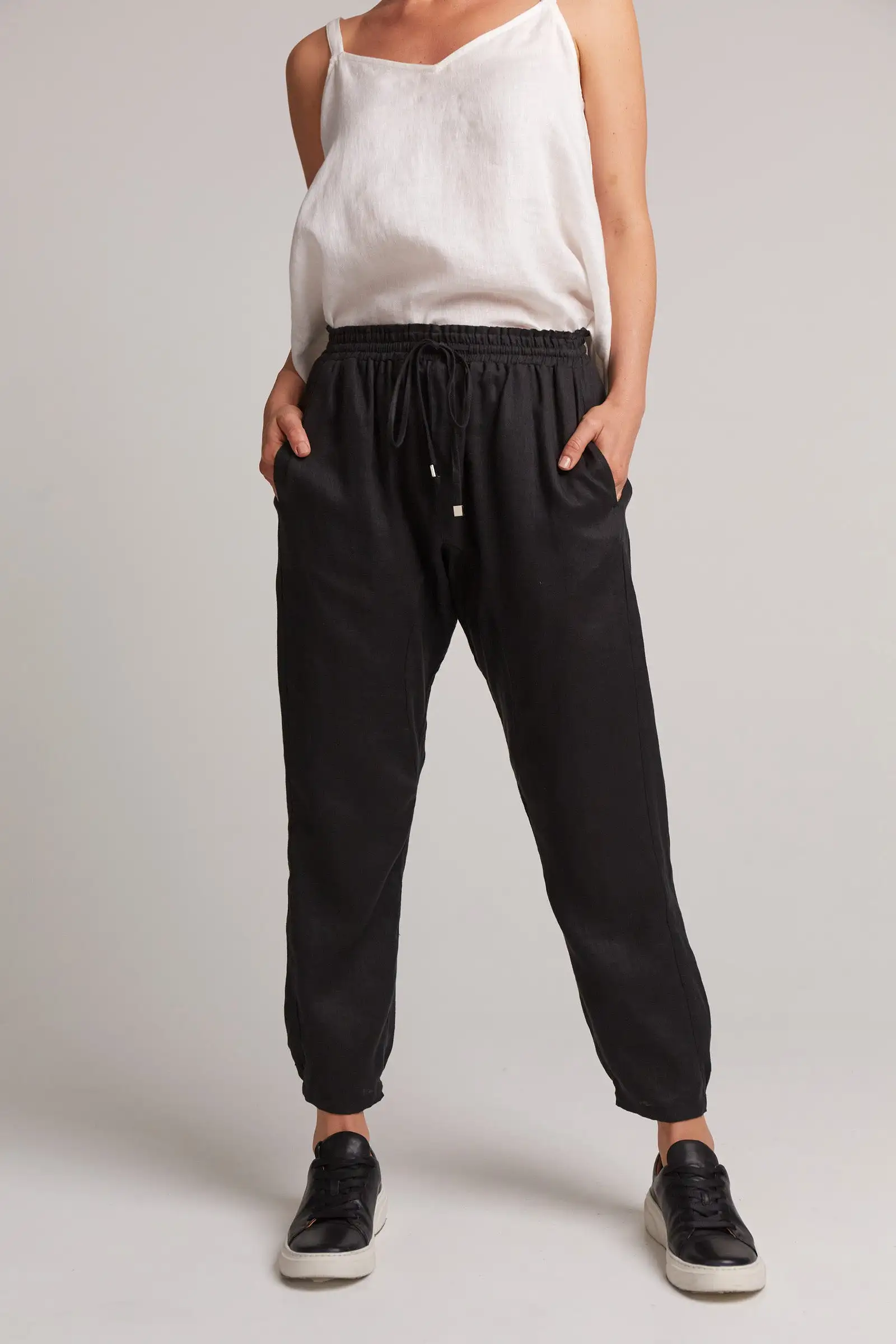 Studio Relaxed Linen Pant - Black