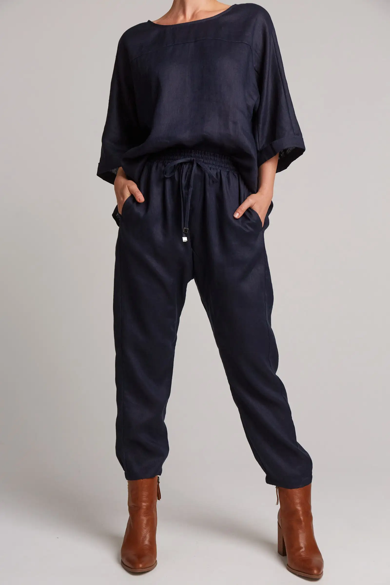 Studio Relaxed Linen Pant - Navy