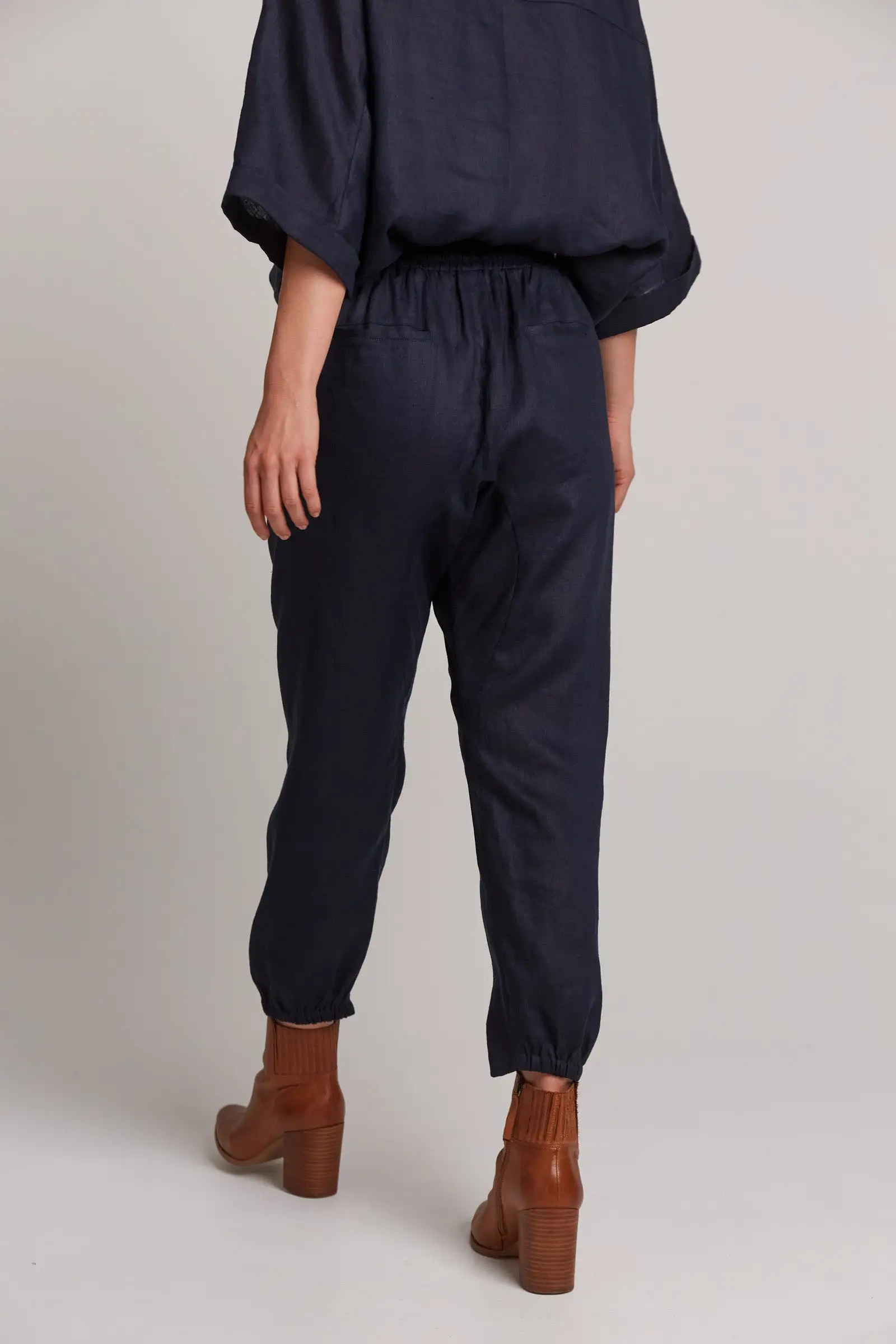 Studio Relaxed Linen Pant - Navy